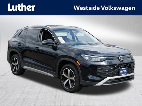 Certified 2025 Volkswagen Tiguan SE w/ Panoramic Sunroof Package AWD/4WD image 1
