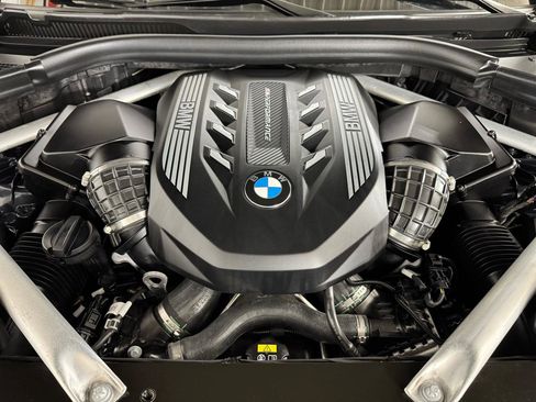 Used 2021 BMW X5 M50i image 9