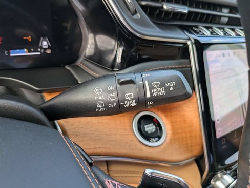 Used 2023 Jeep Grand Cherokee Summit AWD/4WD image 34
