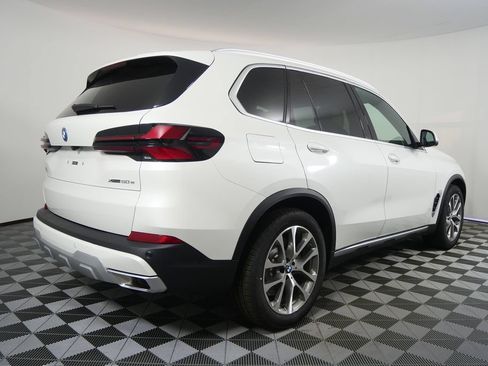 Used 2026 BMW X5 xDrive50e AWD/4WD image 3