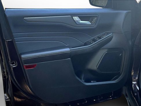 Used 2023 Ford Escape SE image 25