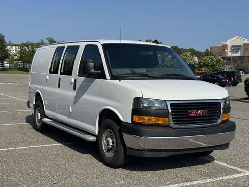 Used 2025 GMC Savana 2500 RWD image 2