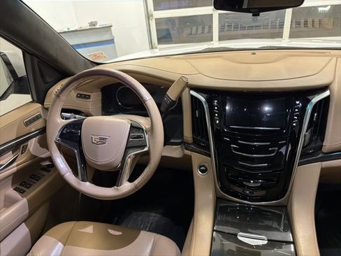 Used 2019 Cadillac Escalade ESV Platinum image 31