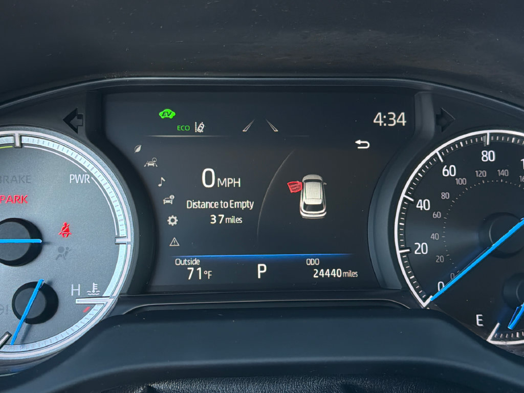 Used 2023 Toyota Venza LE AWD/4WD image 33