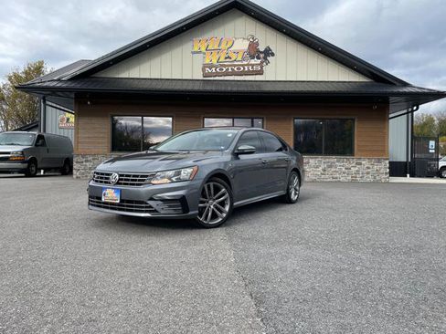 Used 2018 Volkswagen Passat 2.0T R-Line image 1