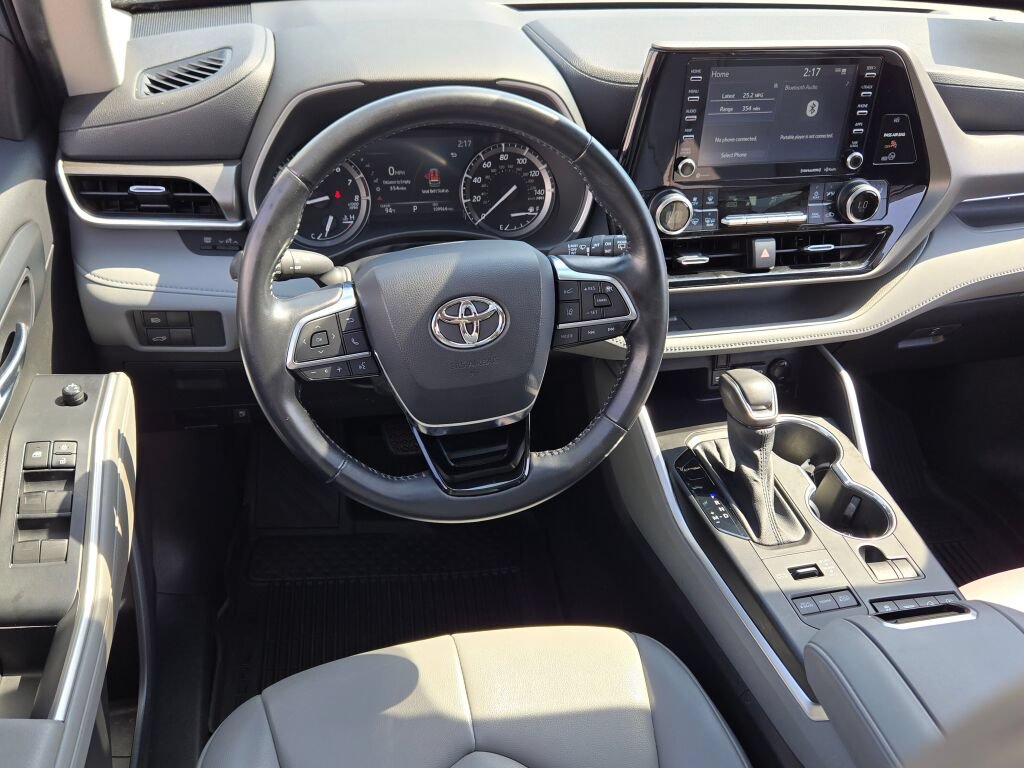 Used 2021 Toyota Highlander XLE AWD/4WD image 20
