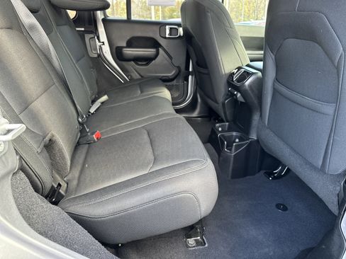 Used 2018 Jeep Wrangler Unlimited Sport S image 18