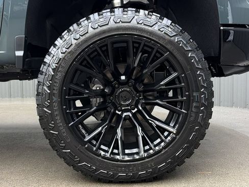 Used 2026 Chevrolet Silverado 1500 LT Trail Boss w/ LT Trail Boss Premium Package AWD/4WD image 10