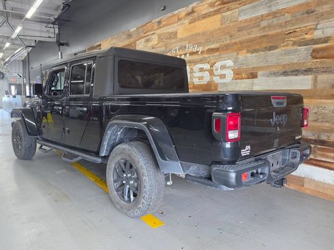 Used 2023 Jeep Gladiator Sport AWD/4WD image 4