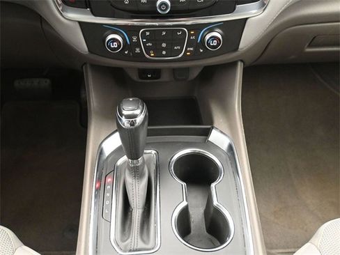 Used 2018 Chevrolet Traverse LT image 24