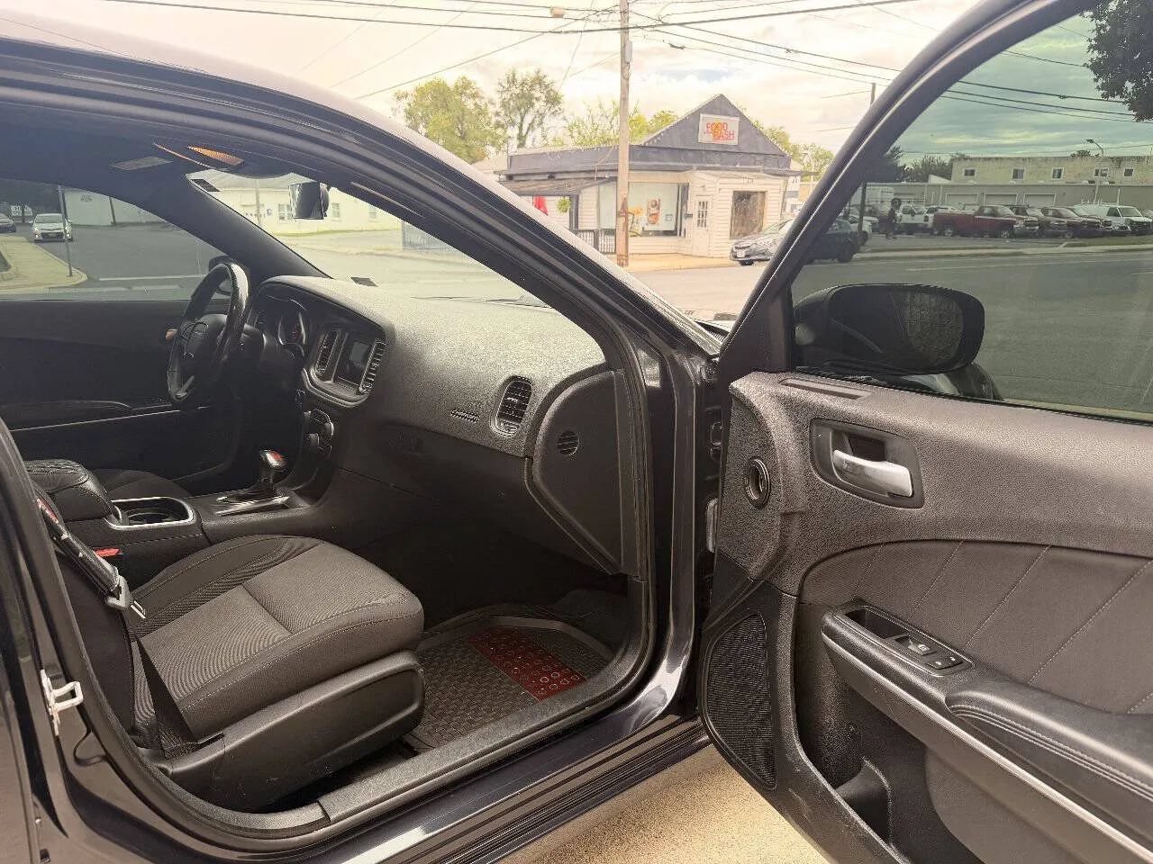 Used 2019 Dodge Charger SXT RWD image 19