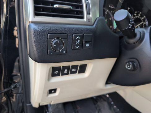 Certified 2020 Lexus GX 460 Premium w/ Premium Package AWD/4WD image 10
