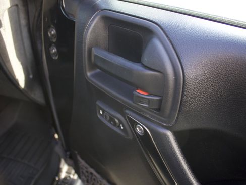 Used 2012 Jeep Wrangler Sahara w/ Connectivity Group image 15