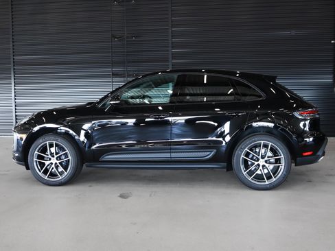 Used 2025 Porsche Macan image 2