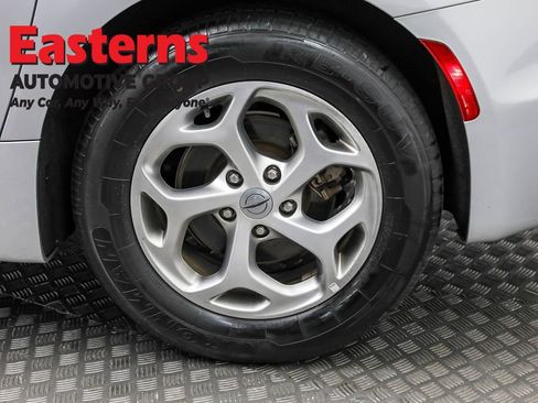 Used 2023 Chrysler Pacifica Limited image 37