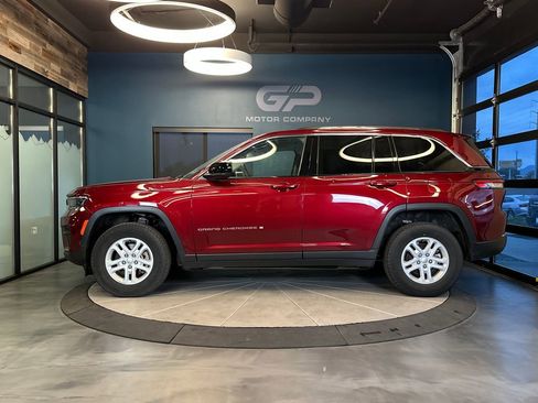 Used 2023 Jeep Grand Cherokee Laredo w/ Luxury Tech Group I AWD/4WD image 6