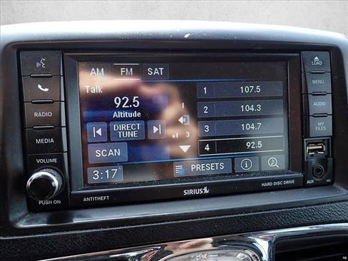 Used 2015 Chrysler Town & Country Touring FWD image 5