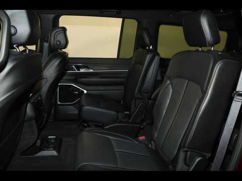 Used 2022 Jeep Wagoneer Series III w/ Premium Group I image 22