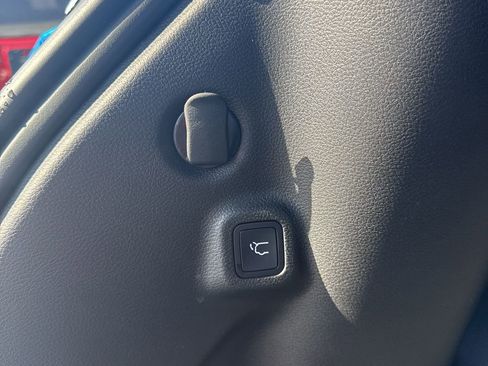 Used 2024 Jeep Compass Latitude w/ Sun and Sound Group image 30