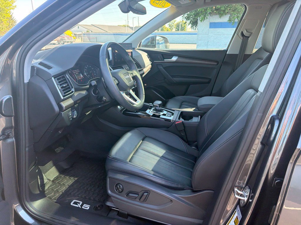 Used 2023 Audi Q5 2.0T Premium w/ Convenience Package AWD/4WD image 17