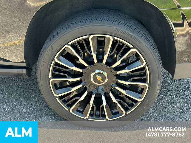 Used 2025 Chevrolet Suburban High Country AWD/4WD image 23
