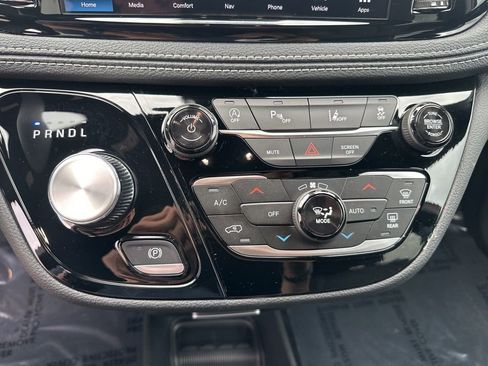 New 2026 Chrysler Pacifica Select image 30