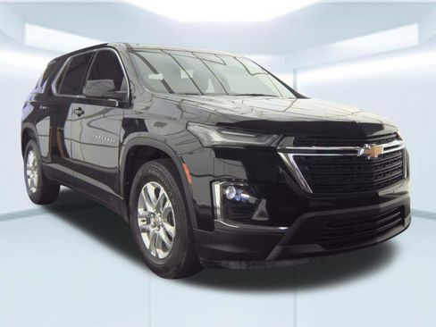 Used 2023 Chevrolet Traverse LS FWD image 5