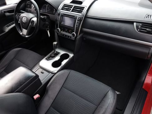 Used 2014 Toyota Camry SE FWD image 19