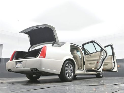 Used 2008 Cadillac DTS w/ Sun And Sound Package image 54