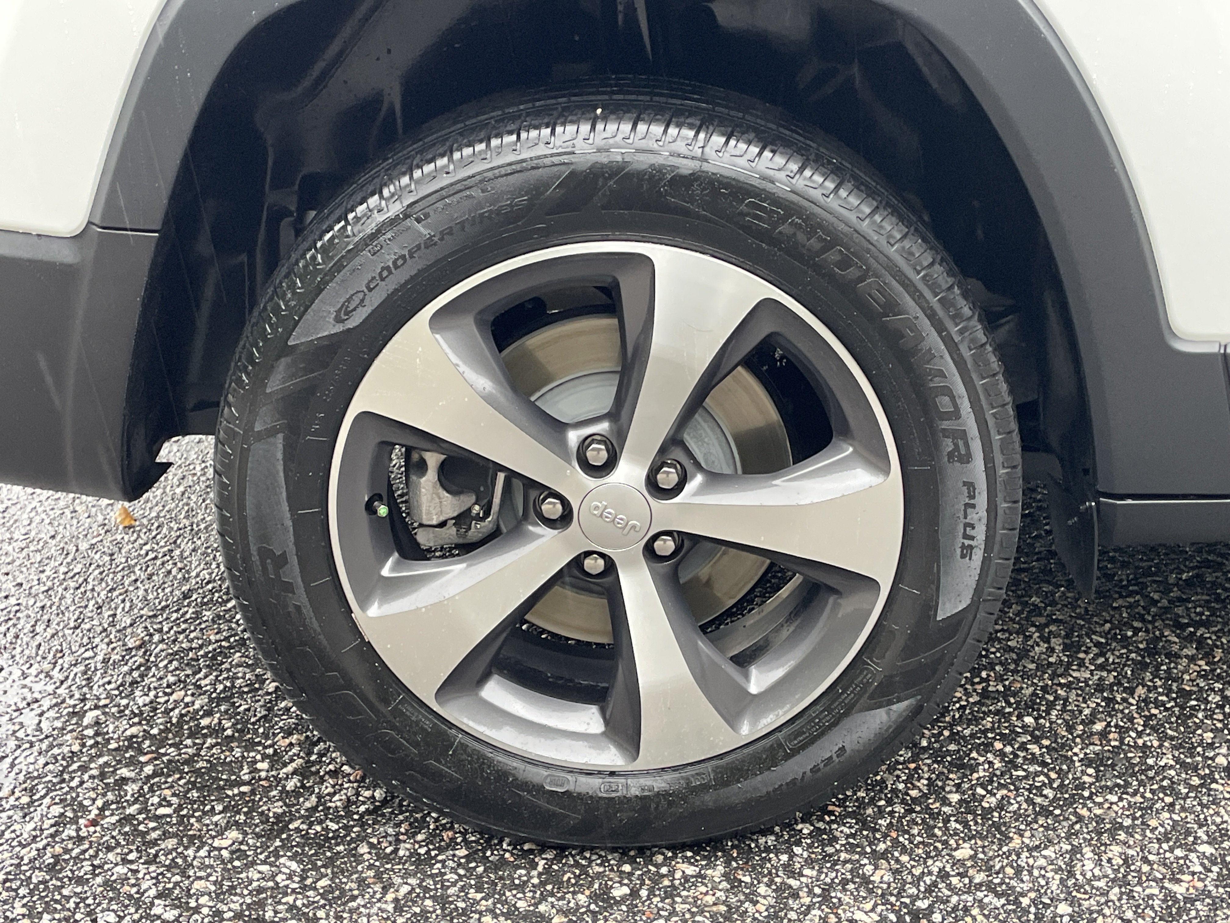Used 2021 Jeep Cherokee Limited w/ Elite Package FWD image 38