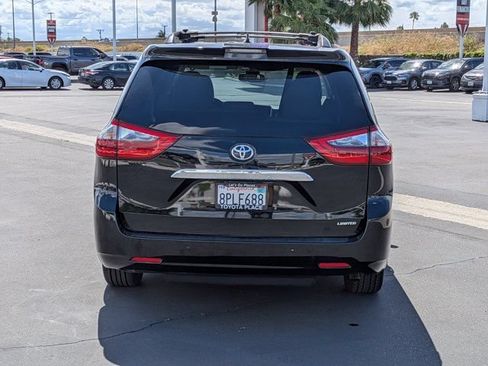 Used 2020 Toyota Sienna Limited w/ Carpet Mat Package FWD image 10