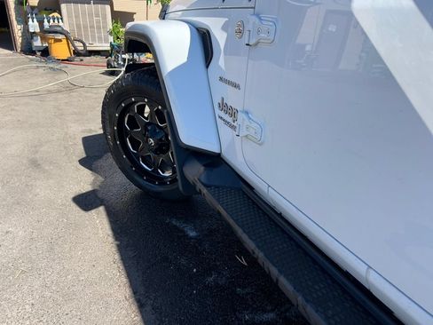 Used 2018 Jeep Wrangler Unlimited Sahara w/ Uconnect 4C Nav & Sound Group AWD/4WD image 32