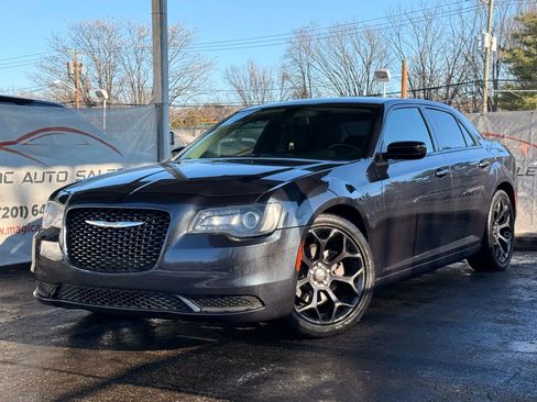 Used 2019 Chrysler 300 Touring w/ Sport Appearance Package image 1