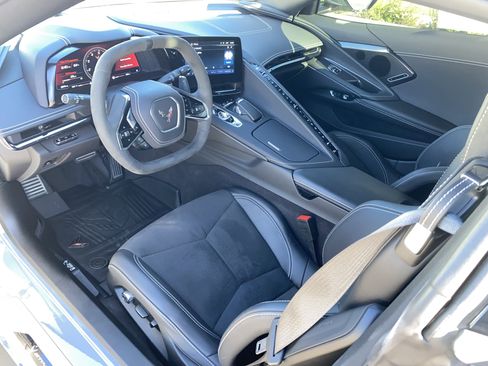 Used 2025 Chevrolet Corvette Stingray Preferred Cpe w/ Z51 Performance Package RWD image 19