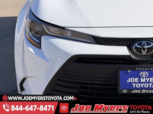 Used 2025 Toyota Corolla LE image 5