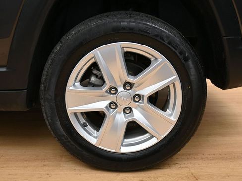 Used 2022 Jeep Compass Latitude image 12