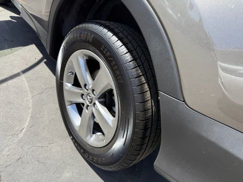Used 2015 Toyota RAV4 XLE FWD image 18