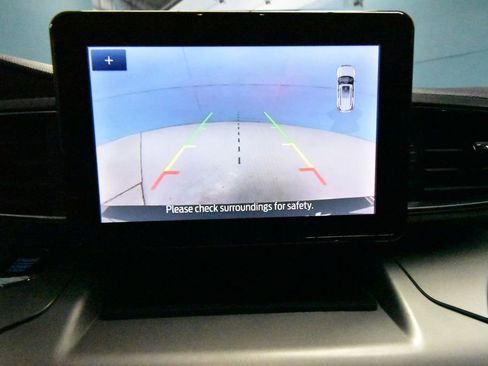 Used 2021 Ford Explorer XLT w/ Equipment Group 202A AWD/4WD image 17