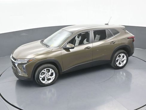 Used 2024 Chevrolet Trax LS w/ LS Convenience Package image 42