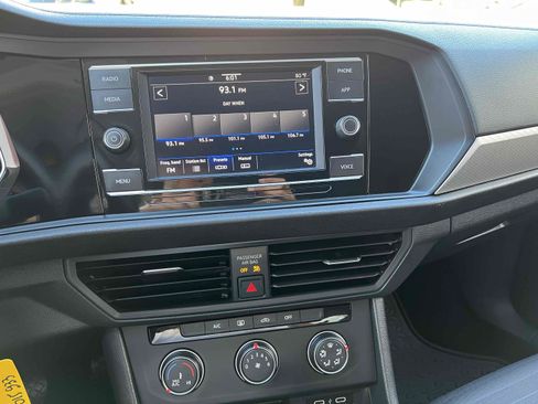 Used 2022 Volkswagen Jetta S FWD image 8