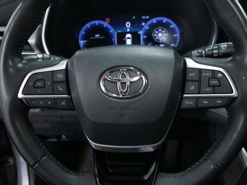 Used 2023 Toyota Highlander Platinum image 10