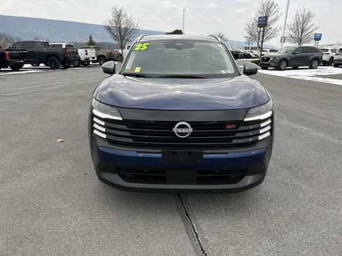 Used 2025 Nissan Kicks SR w/ SR Premium Package image 2