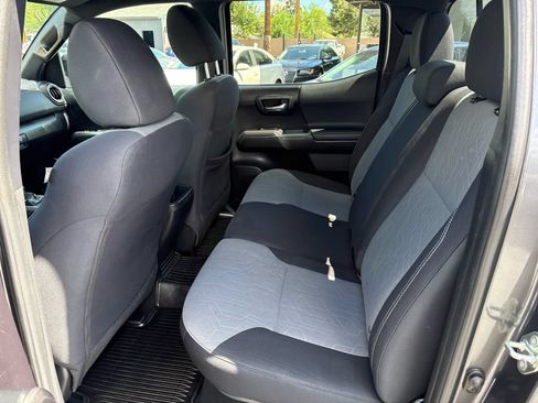 Used 2020 Toyota Tacoma TRD Sport AWD/4WD image 17