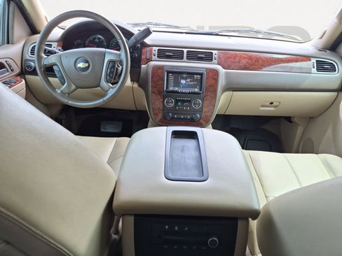 Used 2013 Chevrolet Suburban LT image 3