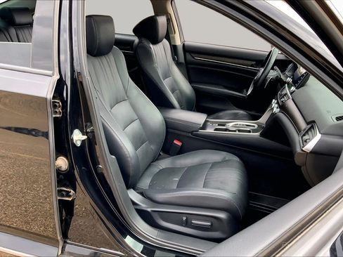 Used 2018 Honda Accord Touring image 8