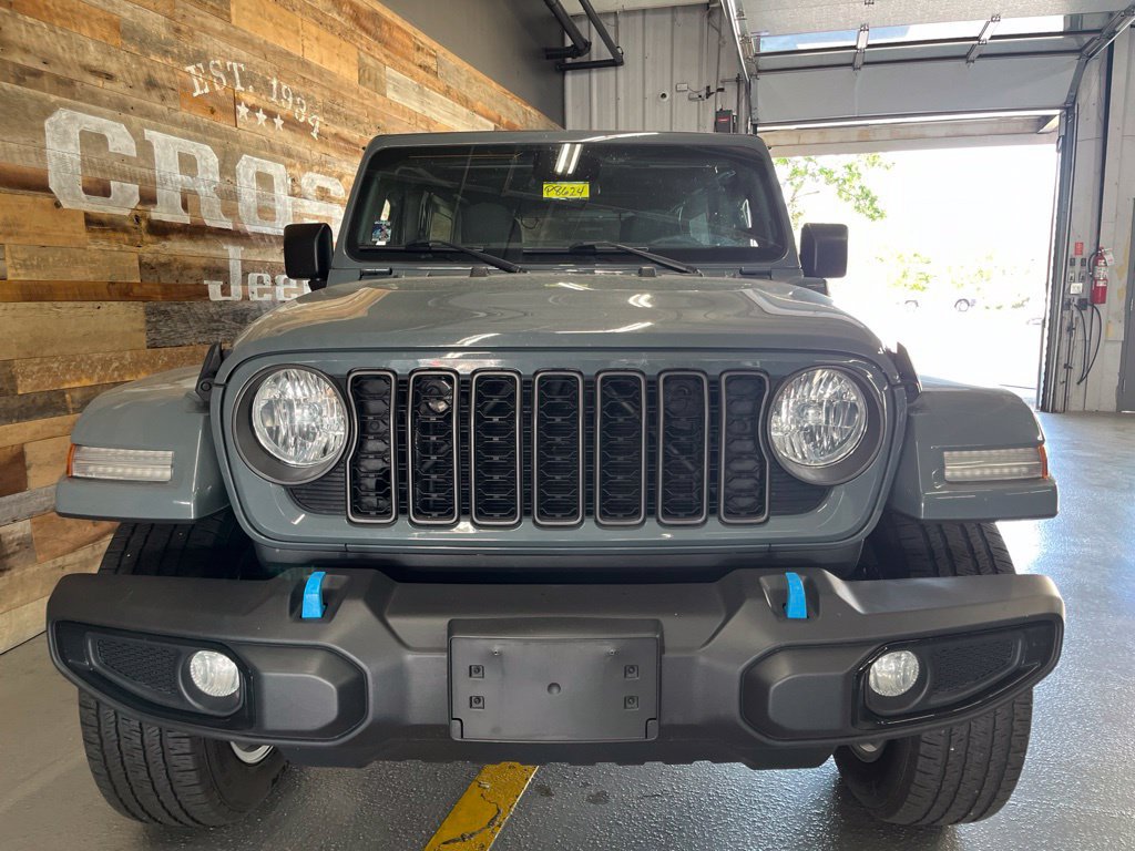 Used 2024 Jeep Wrangler Unlimited w/ Convenience Group AWD/4WD image 5