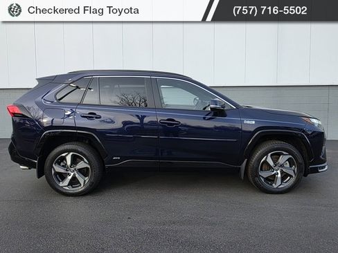 Used 2024 Toyota RAV4 SE w/ Weather & Moonroof Package image 9