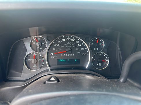 Used 2019 Chevrolet Express 3500 LS RWD image 24