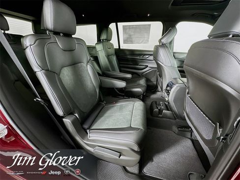 Used 2025 Jeep Grand Cherokee L Altitude image 17