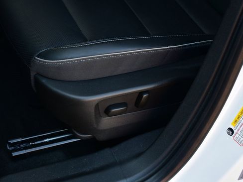 Used 2023 Buick Envision Essence image 18